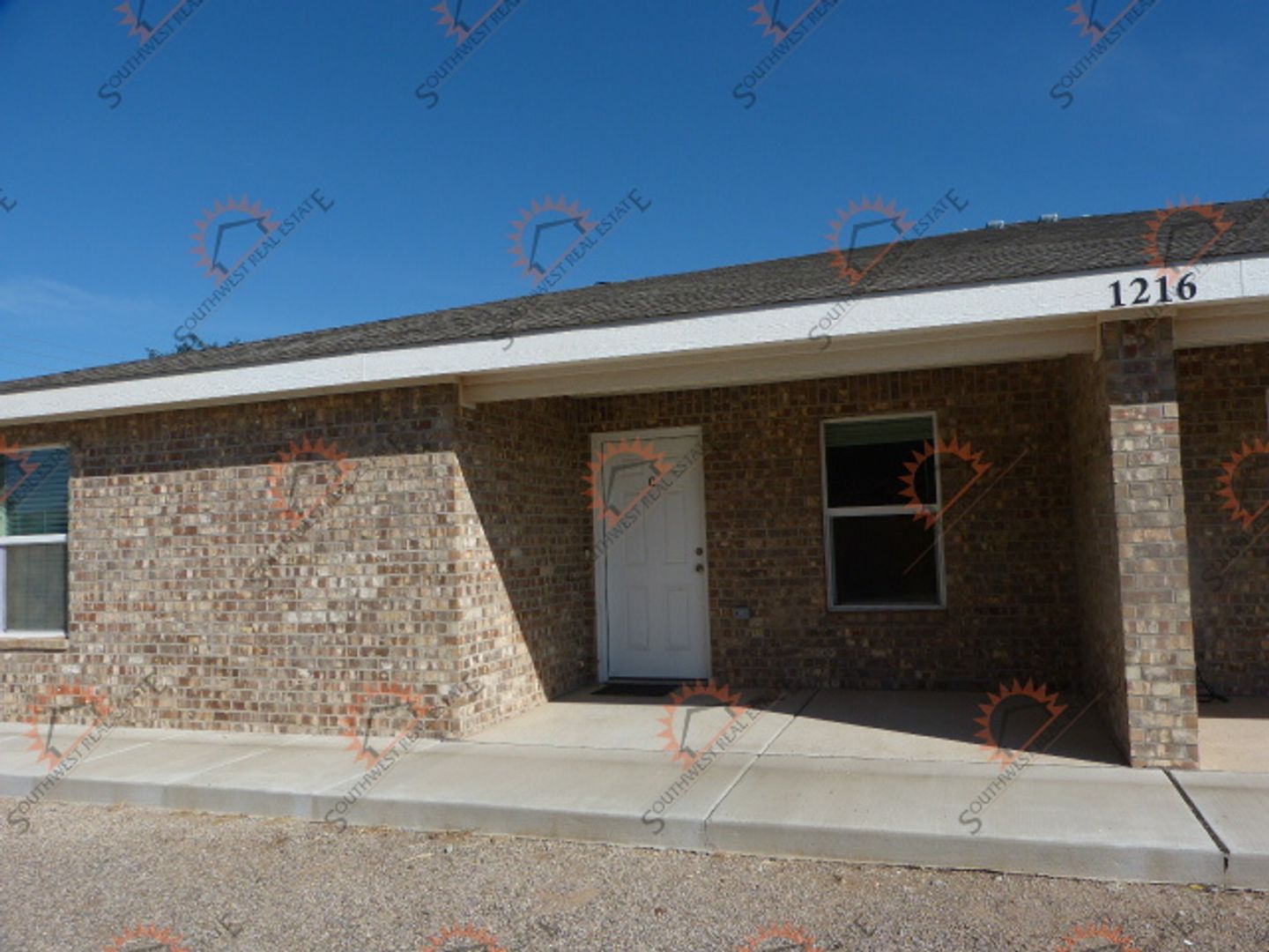 Clovis Apartment: 1216 W. Manana Blvd.