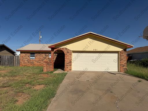 Spacious 3 bedrooms 2 baths home with 2 car garage – photo 1