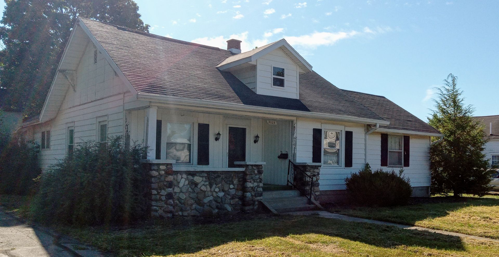 Marion House: 4523 S Harmon St