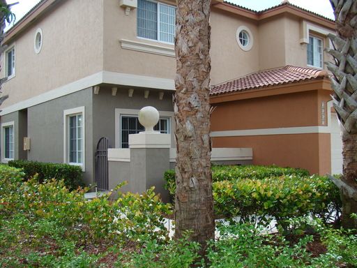 !!SAME DAY APPROVAL!! BIG BEAUTIFUL TOWNHOME!! – photo 1