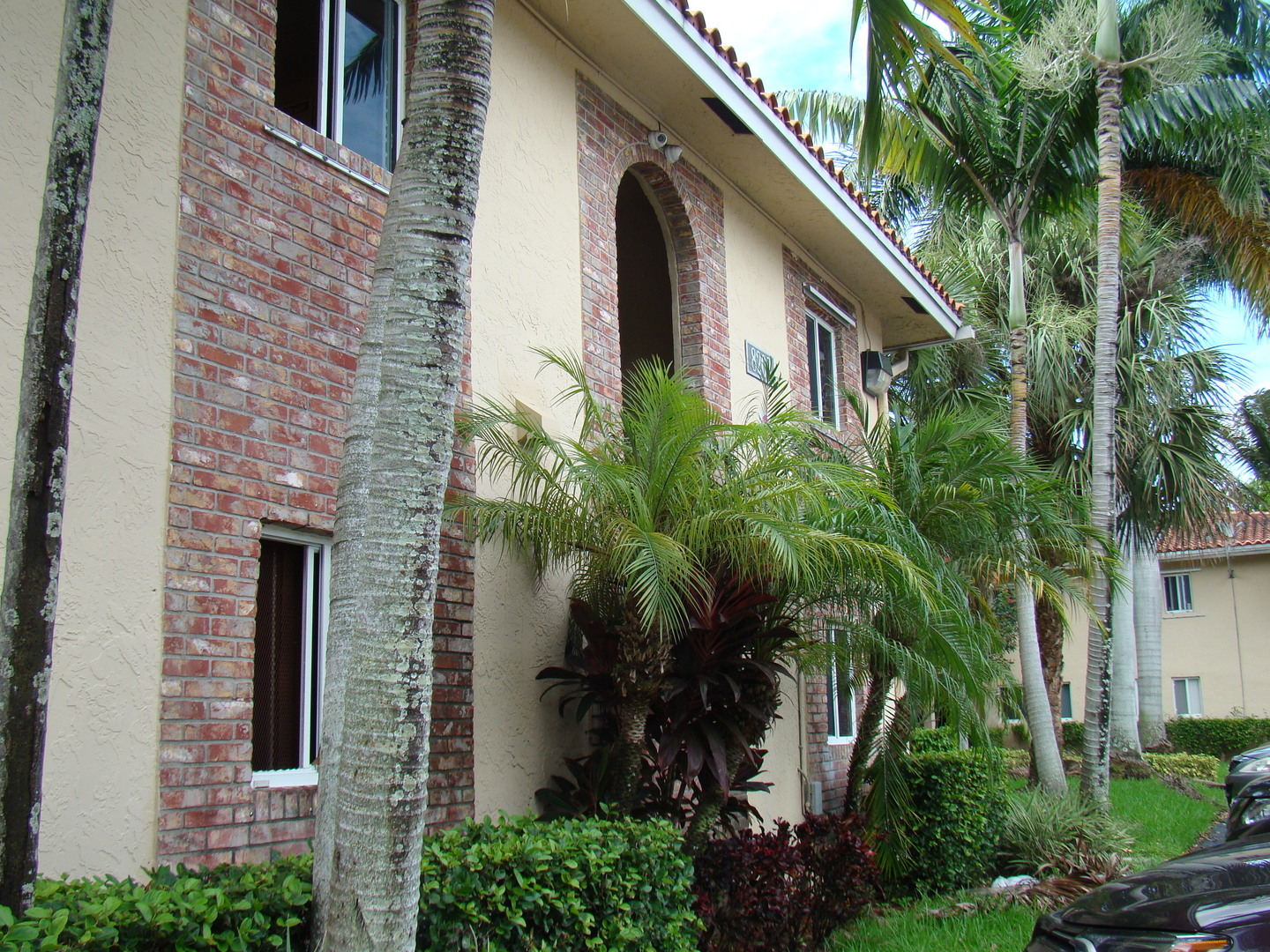 Coral Springs Apartment: 8203 W Sample Road - Apt 18