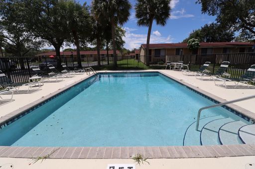 Prime Location and Competitive Prices 2 Months Free Rent!! – photo 1