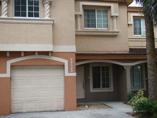 Summer Move-In Special. Up to 3 Months Free. Four Ways to Save. – photo 1