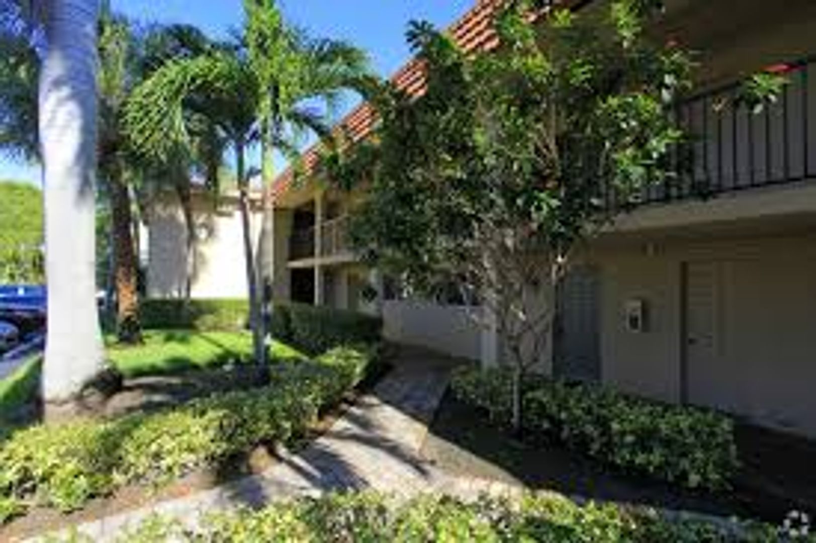 Coral Springs Apartment: 8203 W Sample Road - Apt 11