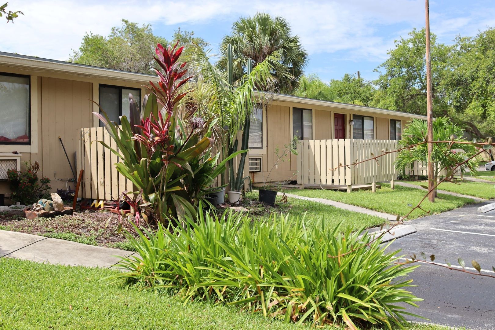 10016 S Nob Hill Circle, Tamarac, FL 33321