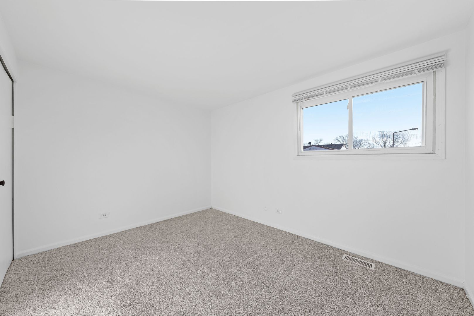 1960 Liberty Place 5 of 12