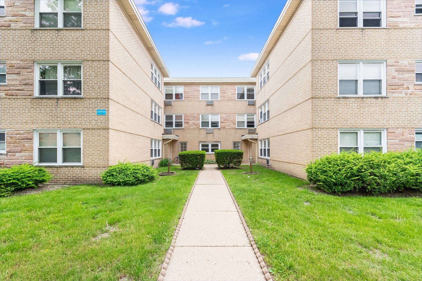 4629 Main St 2 of 8