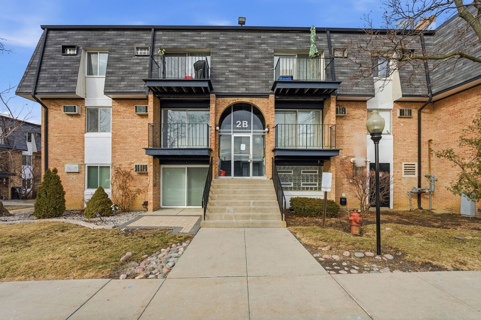 Palatine Condo: 2 E Dundee Quarter Dr