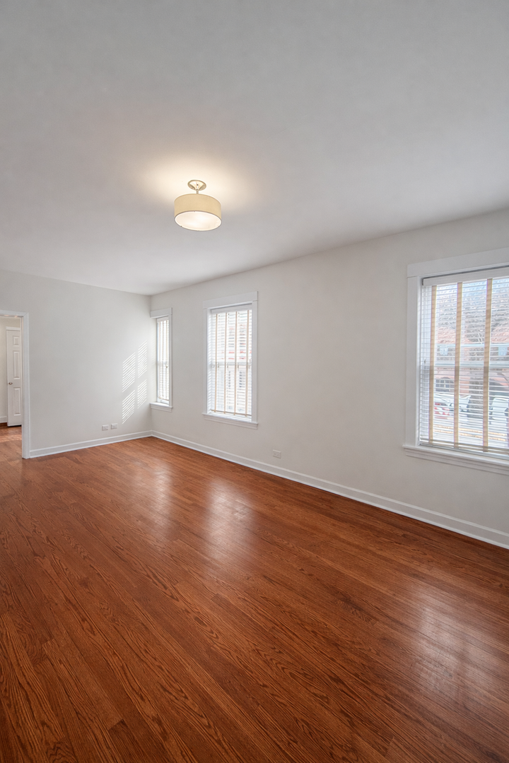 Chicago Apartment: 4303 N Sawyer Ave