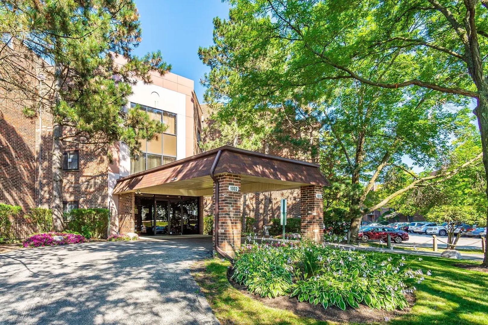 Glenview Condo: 1002 Castilian Ct