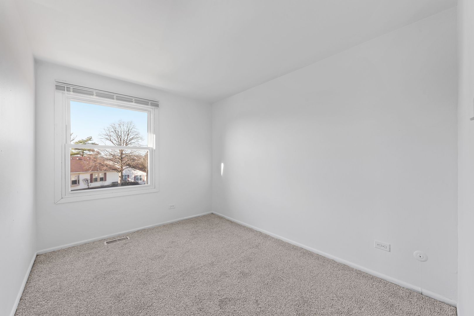 1960 Liberty Place 3 of 12