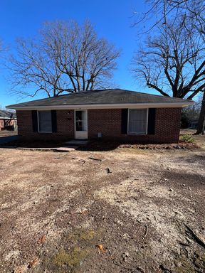 AVAILABLE & UPDATED Duplex (Near beautiful downtown Monroe) – photo 1