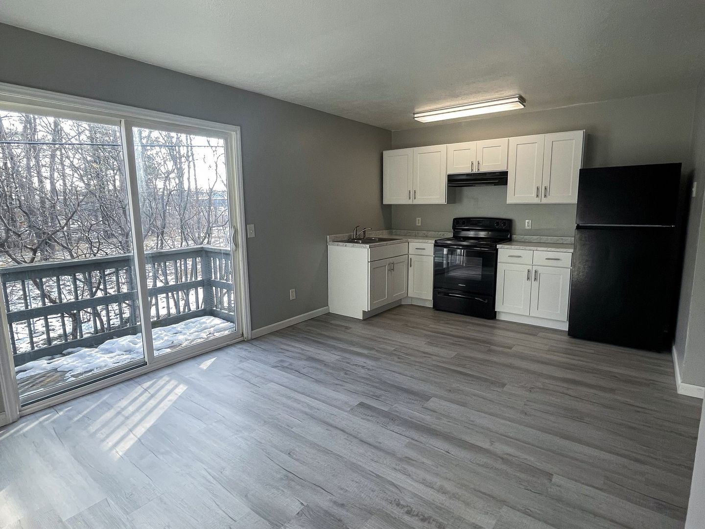 Warsaw Apartment: 551 Clinic Court