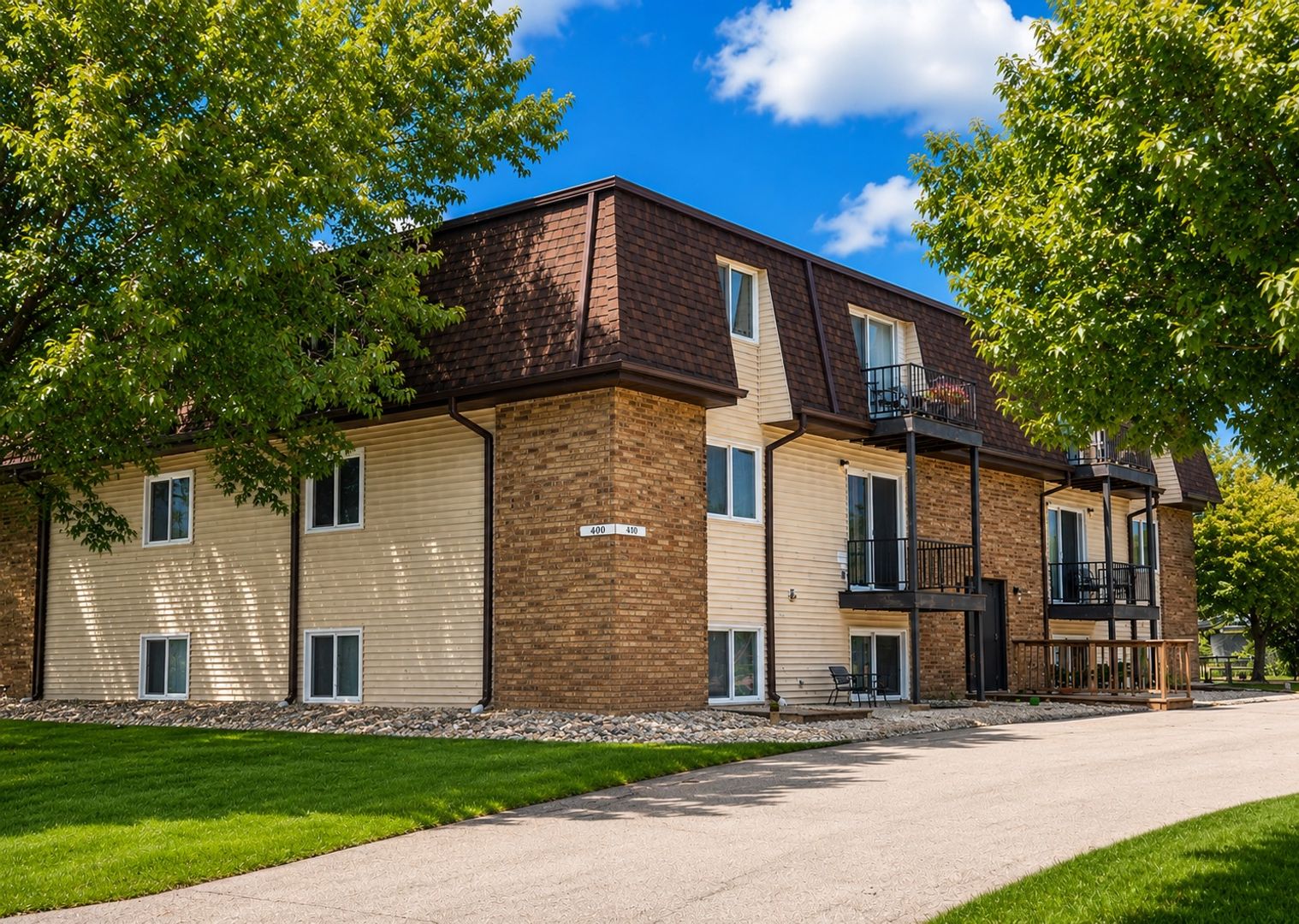 Bloomington Apartment: 400 S Parkway Dr