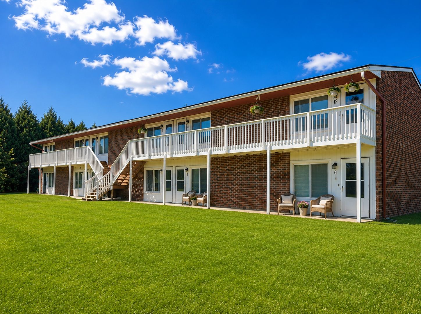 Bloomington Apartment: 400 S Parkway Dr