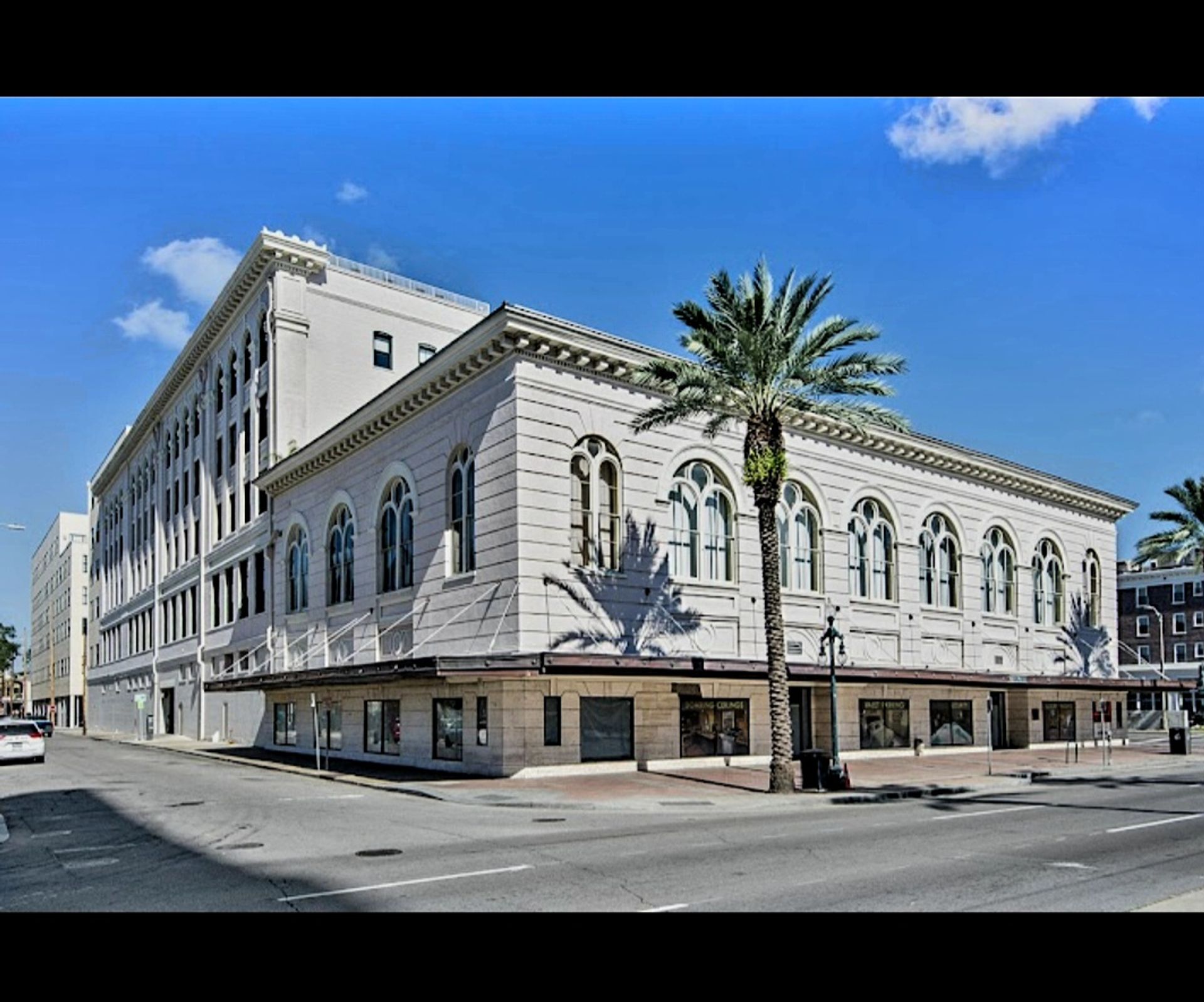 New Orleans Apartment: 1201 Canal St.