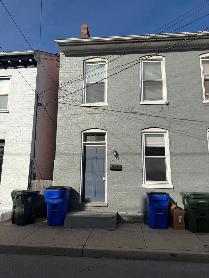 Hagerstown Apartment: 137/139 S. Locust Street