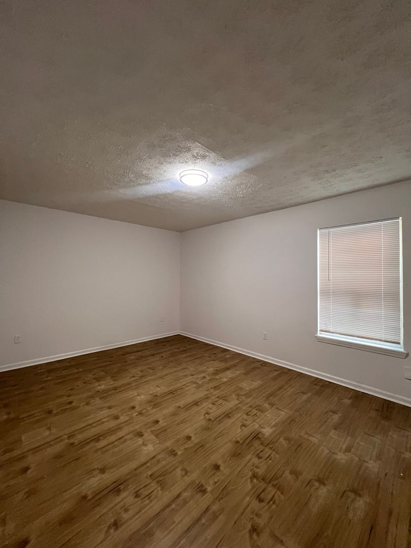 Louisville Apartment: 1723 W Kentucky Street