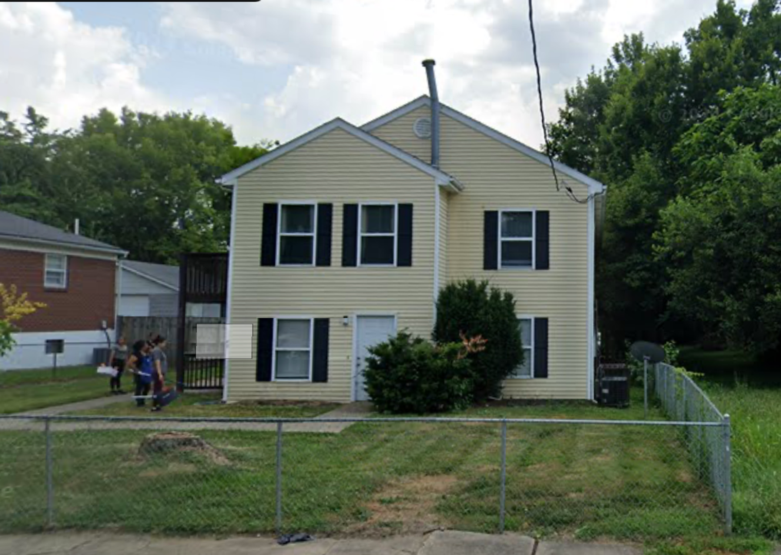 Louisville Apartment: 2702 W. Kentucky Street