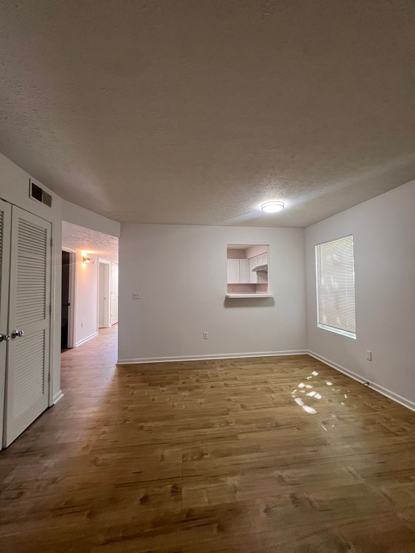 Louisville Apartment: 1723 W Kentucky Street