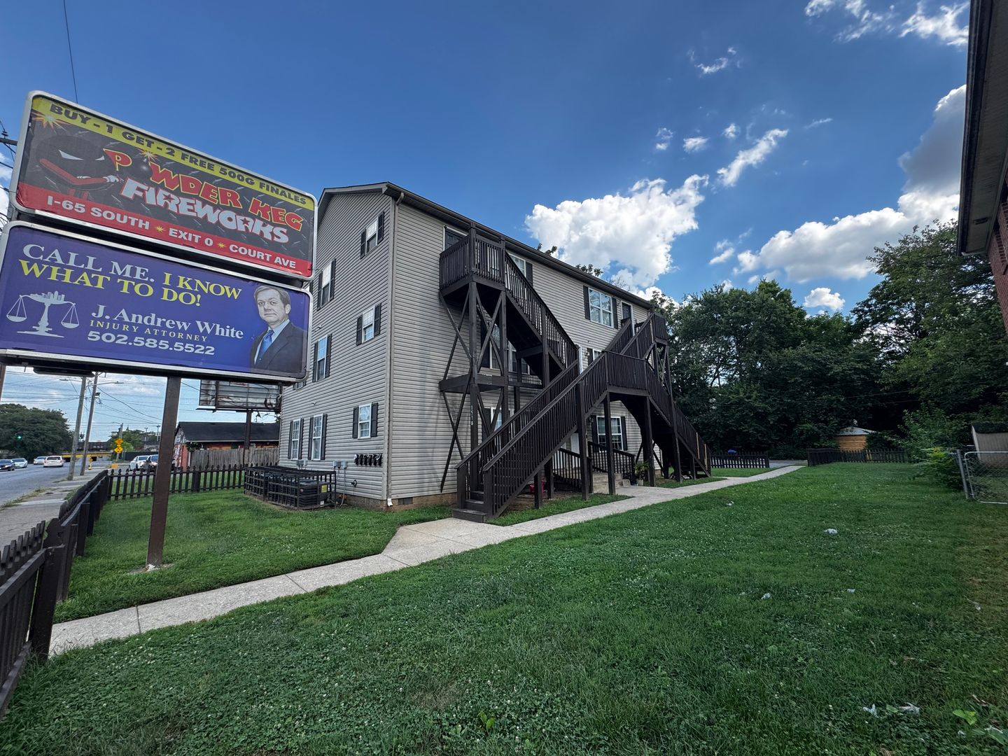 Louisville Apartment: 1518 W. Oak Street