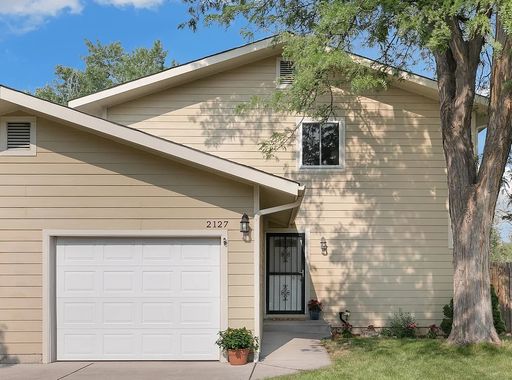 2 bedroom on Broadmoor for rent! – photo 1