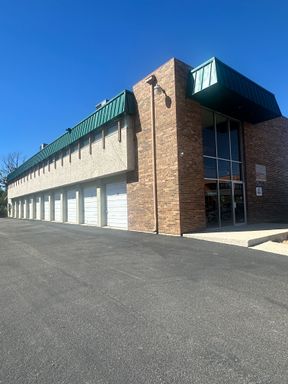 Upper Level Office Space Available on Auburn