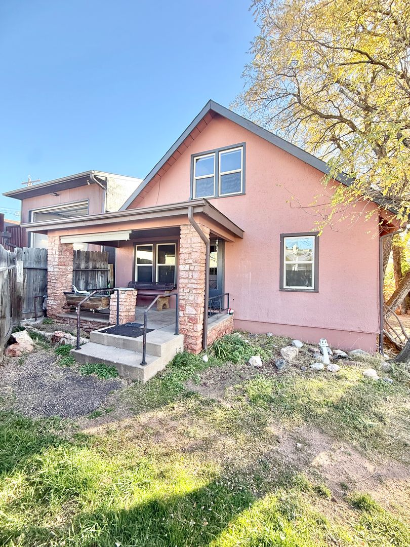 Woodland Park House: 125 S Park Street