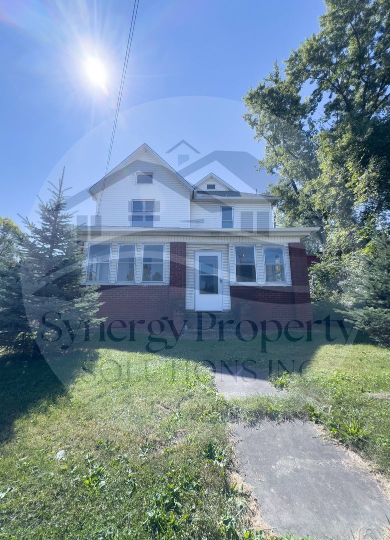 Mansfield House: Park Ave E 692