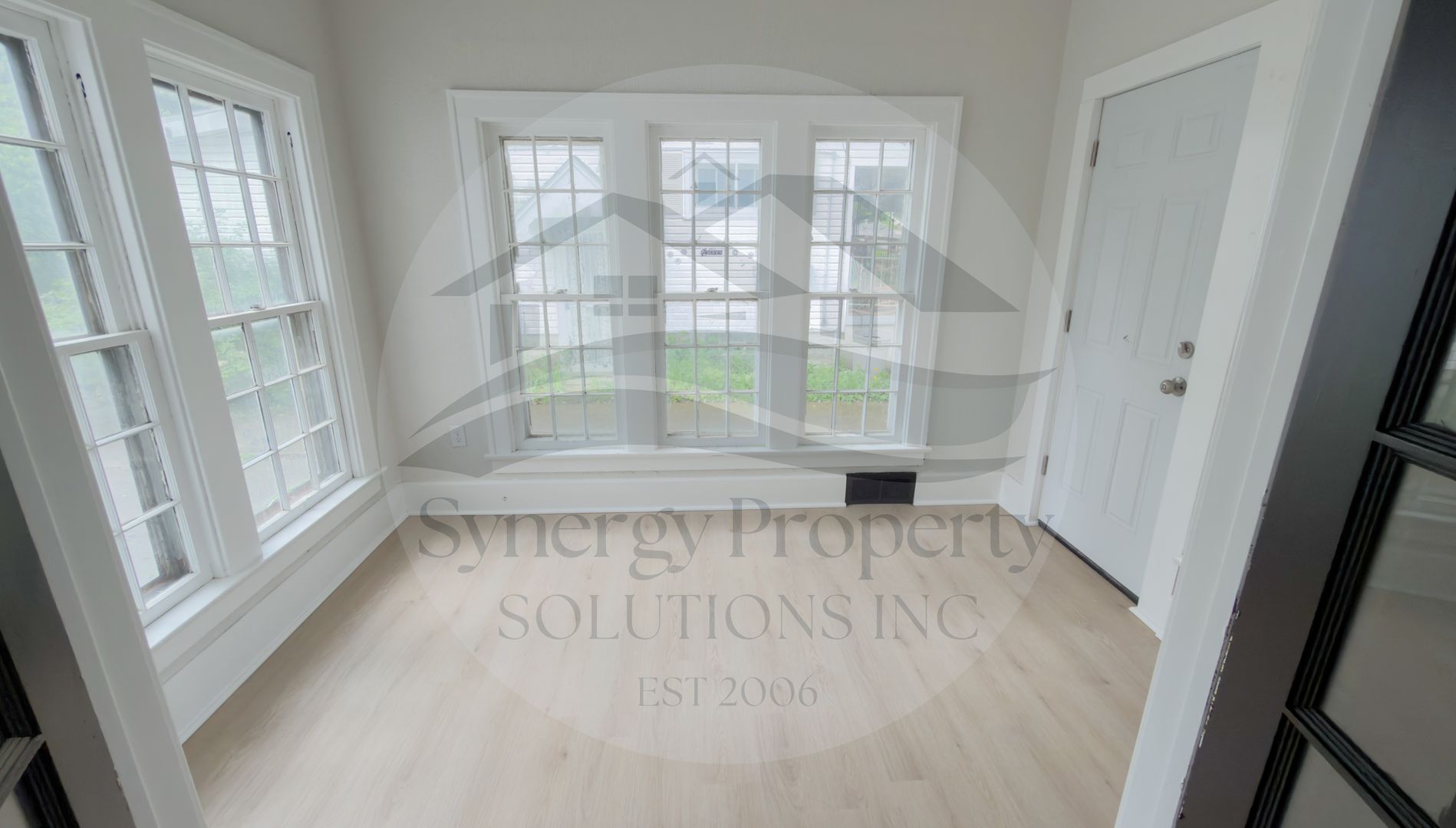 Mansfield House: Rae Ave 250