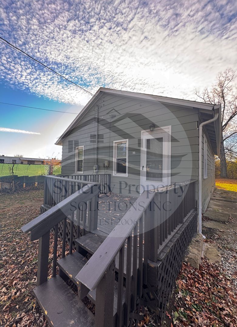 Mansfield House: Boston Ave 315