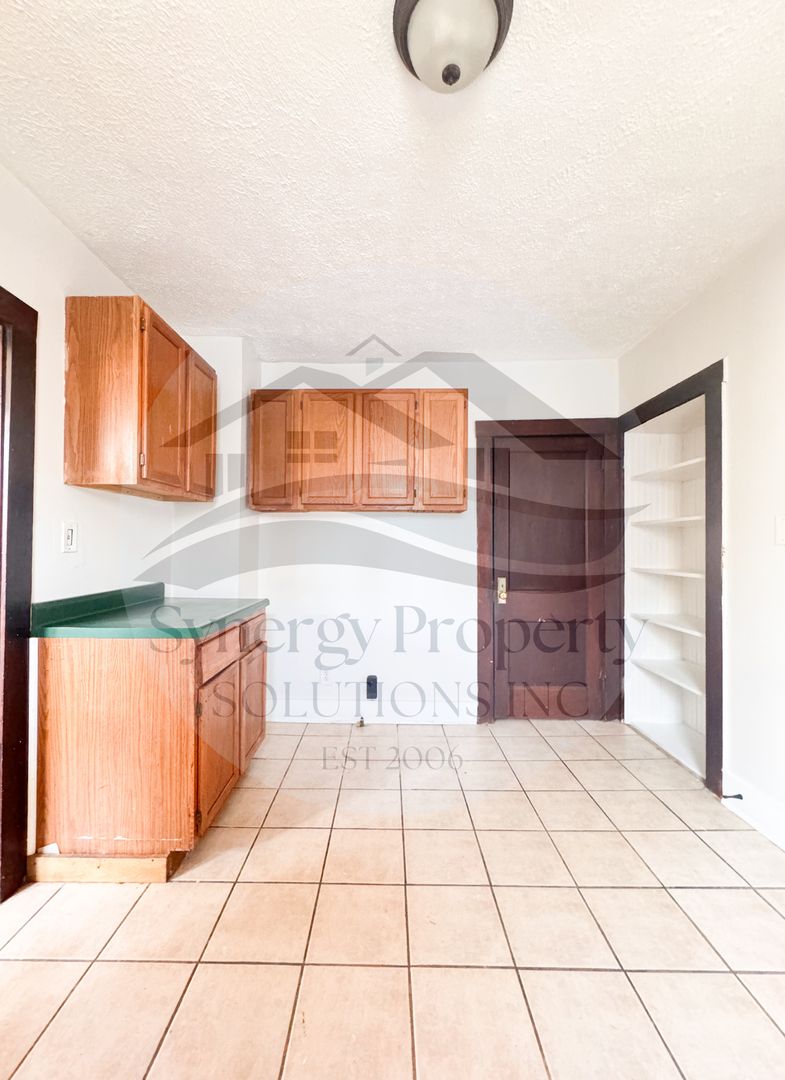 Mansfield House: Gibson Ave 40