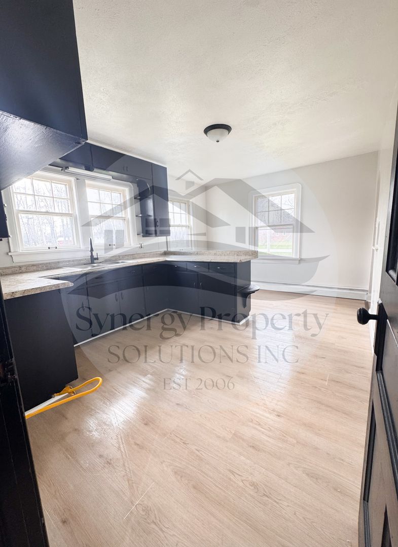 Mansfield Apartment: Unity Dr 810-812