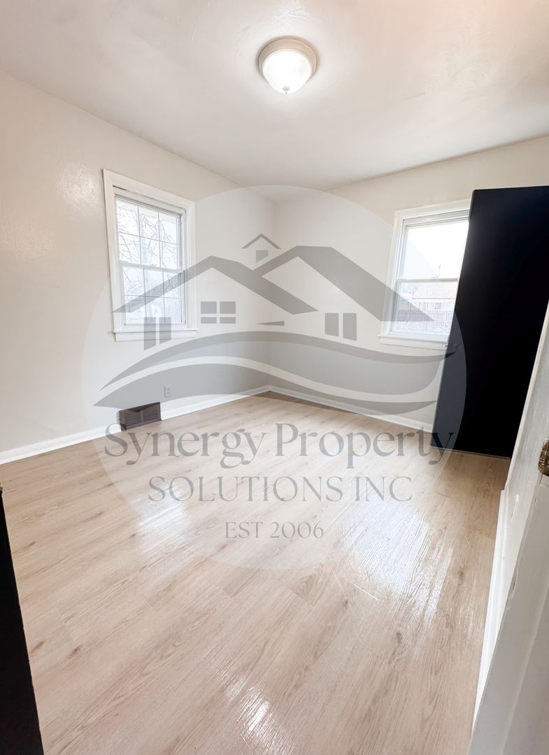 Mansfield House: Collins Dr 467