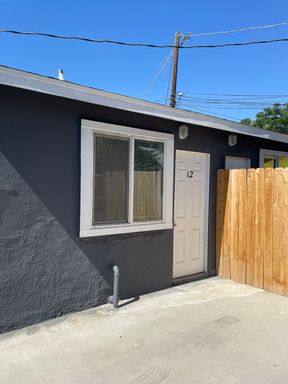 Charming 2 Bed, 2 Bath Unit in North Bakersfield – photo 1