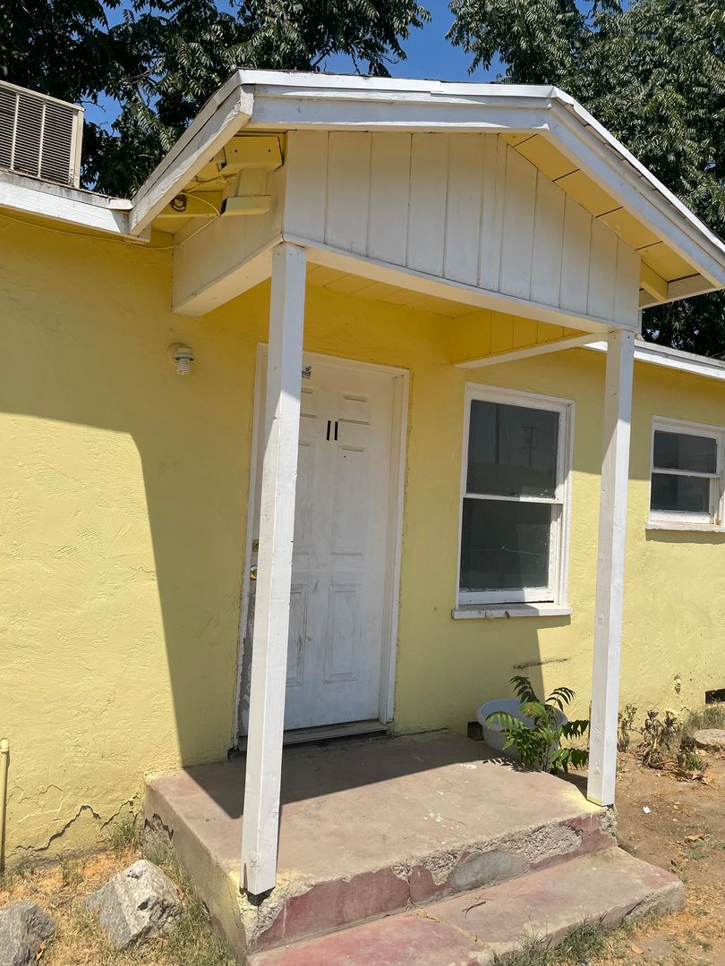 Bakersfield Apartment: 214 Beardsley Ave.