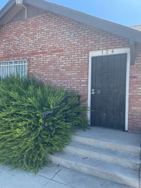 Newly Updated 1 Bed, 1 Bath Apartment with Convenient Access in Downtown Bakersfield – photo 1
