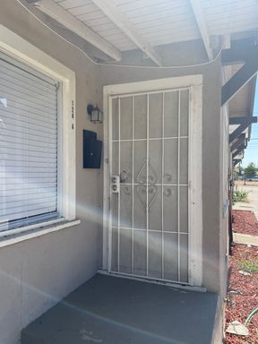 Newly Updated 1 Bed, 1 Bath Apartment with Convenient Access in Downtown Bakersfield – photo 1