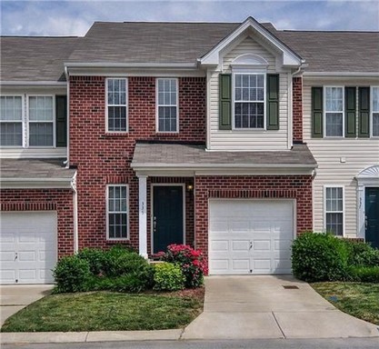 Minutes from Hwy 40 and downtown Nashville 3 bdr - 3 1/2 baths plus large Bonus Room must see! – photo 1