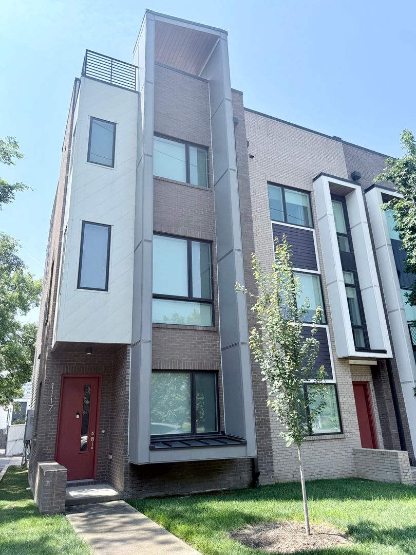 Nashville House: 1117 Summit Ave