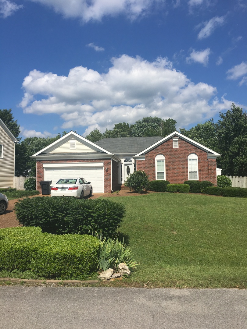 Franklin House: 251 Riverbend