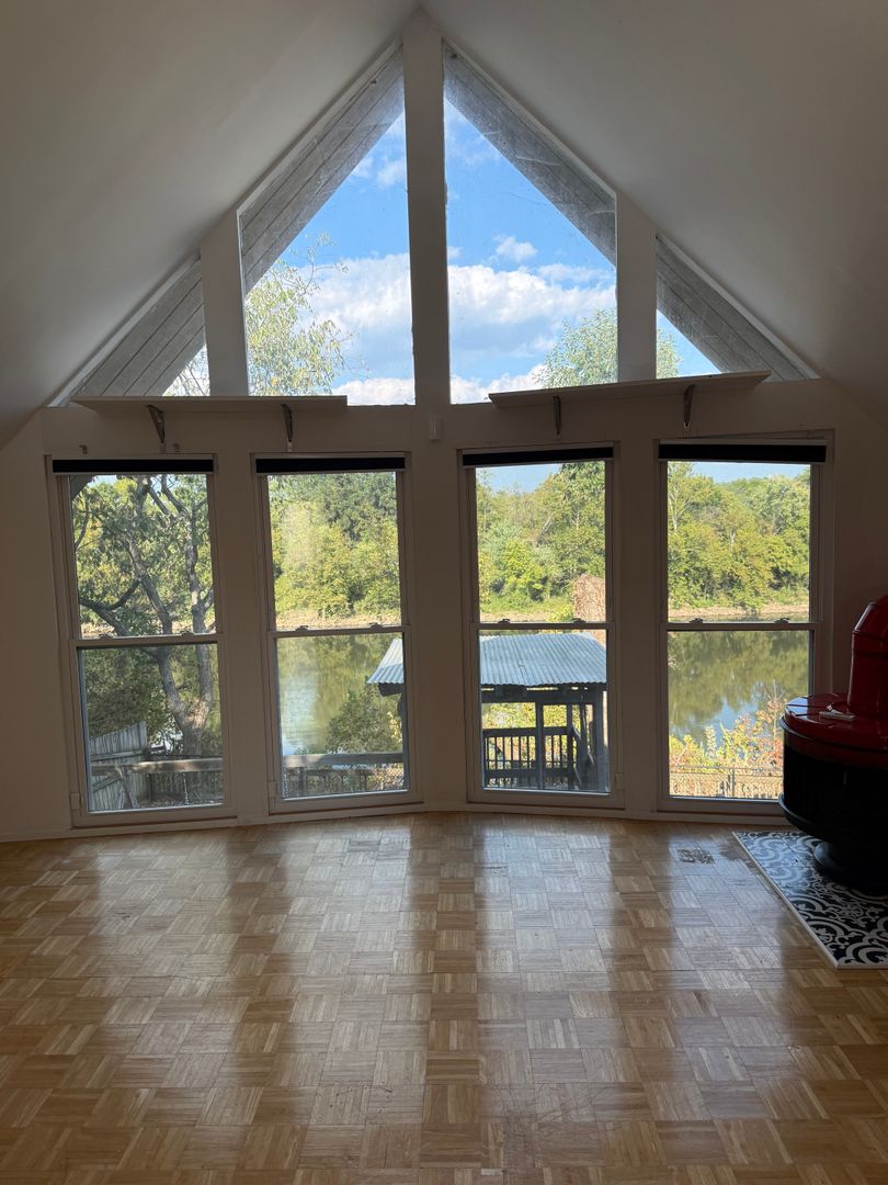 Madison House: 272 Rio Vista Drive