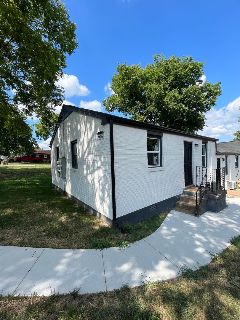 Nashville House: 926 32nd Ave N