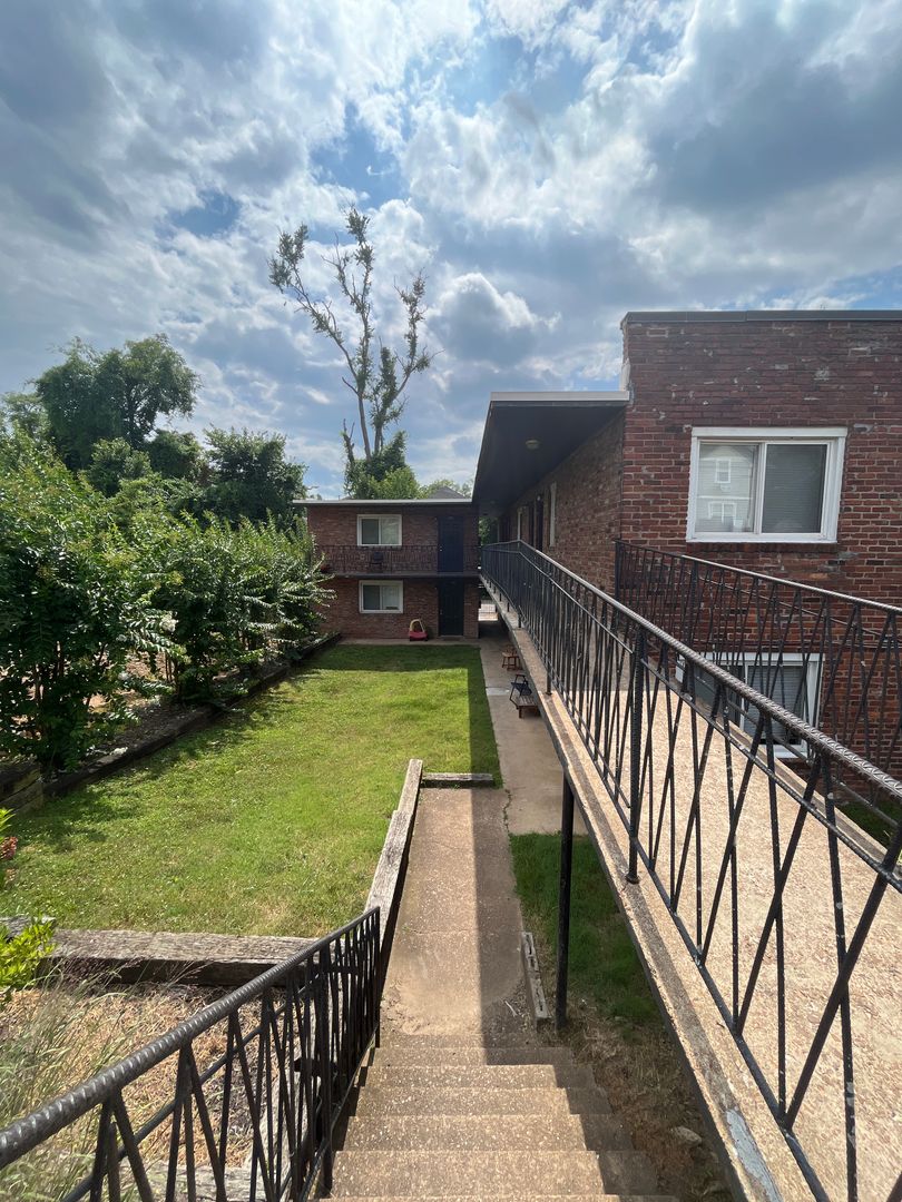 Nashville Apartment: 2135 15th Ave N