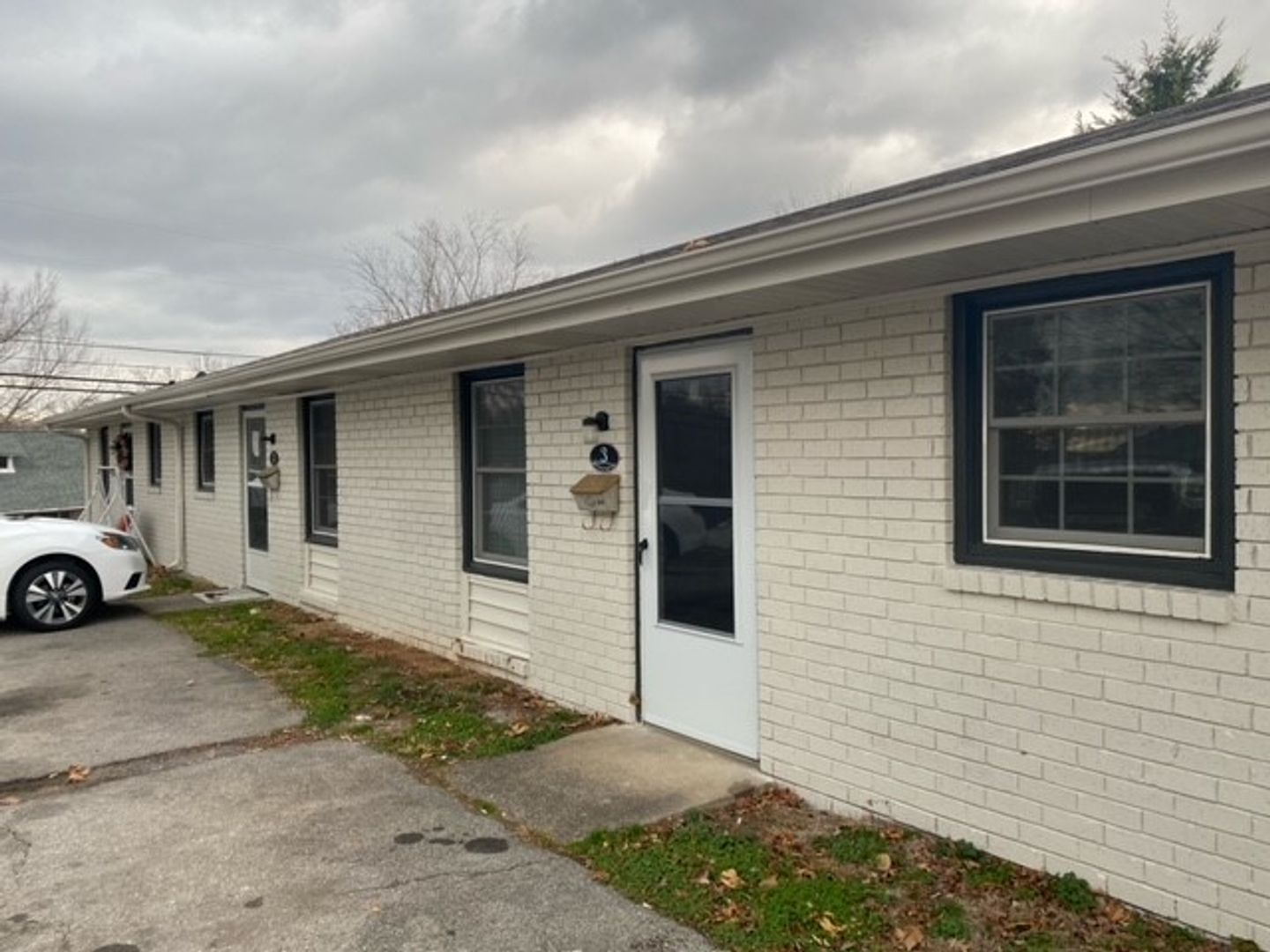 Dickson Apartment: 101 Central High St.