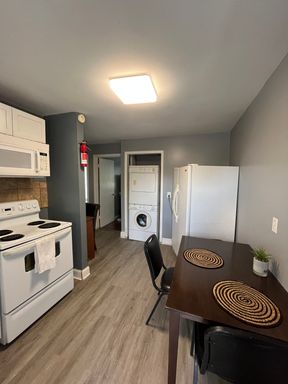 2 Bed/ 1 Bath Unit in Well maintained Triplex, Prime Location Near Meharry, TSU, and Vandy! – photo 1