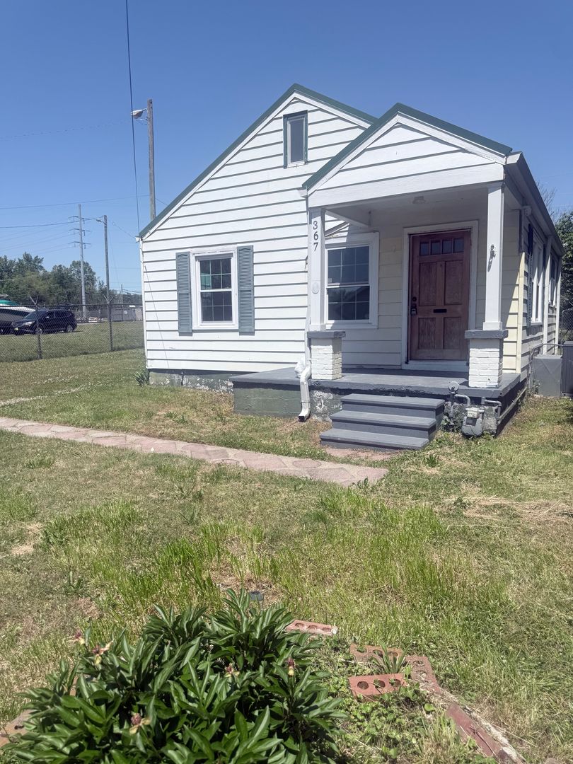 Old Hickory House: 367 Rayon Dr