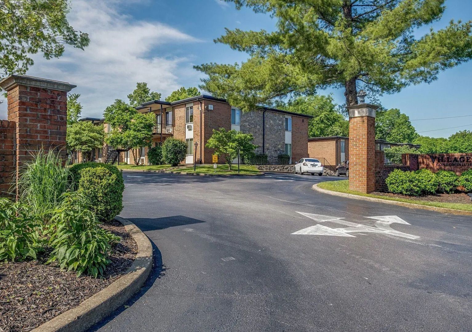 Nashville House: 2601 Hillsboro Pike D-8