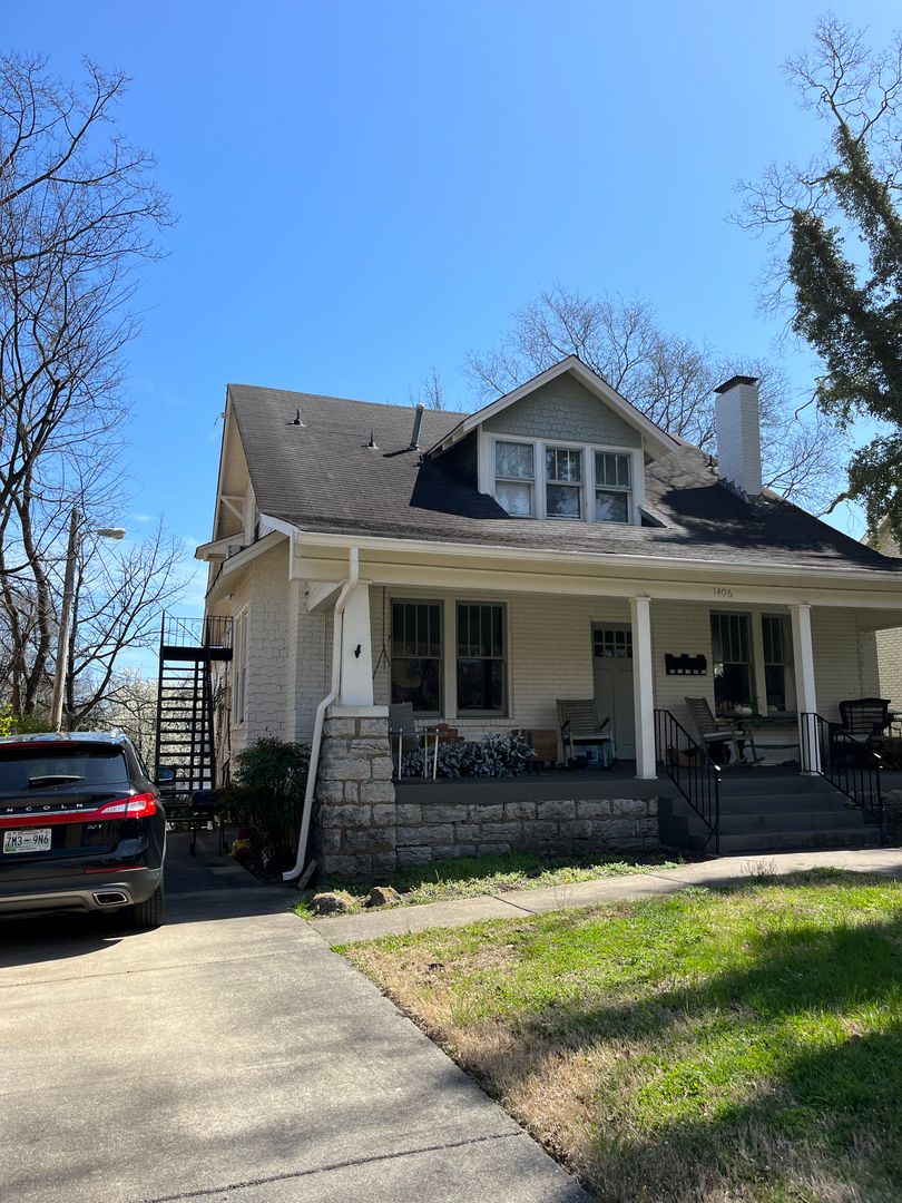 Nashville House: 1406 17th Ave S. Unit B
