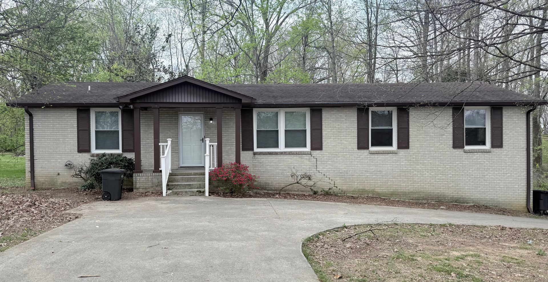 Brentwood House: 9829 Concord Rd